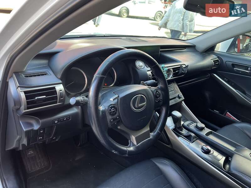 Седан Lexus IS 2013 в Львове