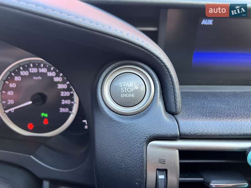 Седан Lexus IS 2013 в Львове