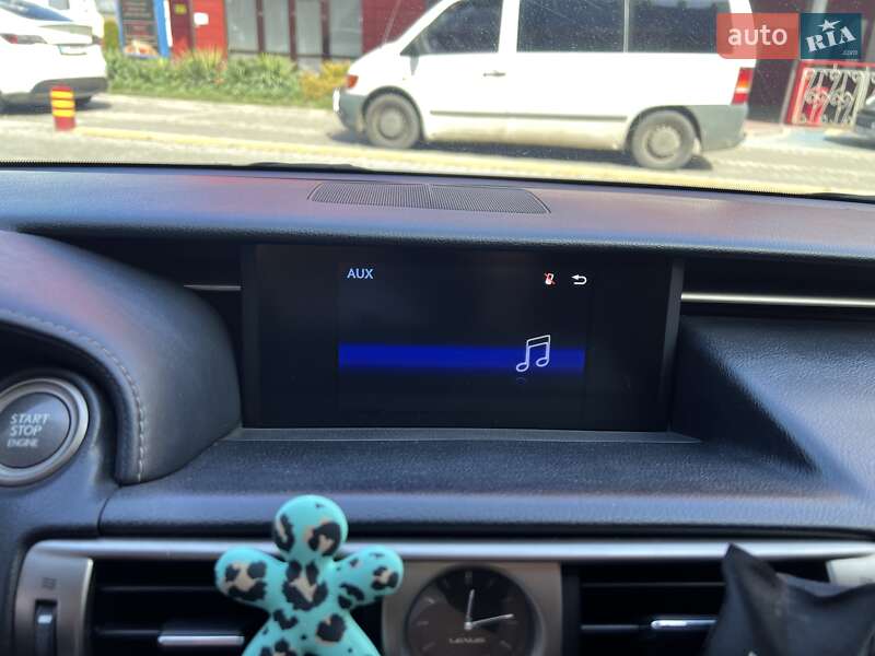 Седан Lexus IS 2013 в Львове