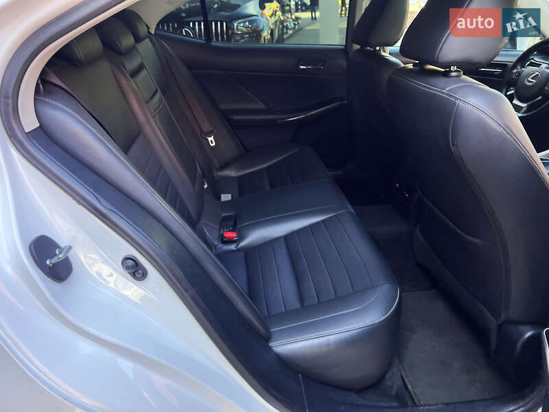 Седан Lexus IS 2013 в Львове