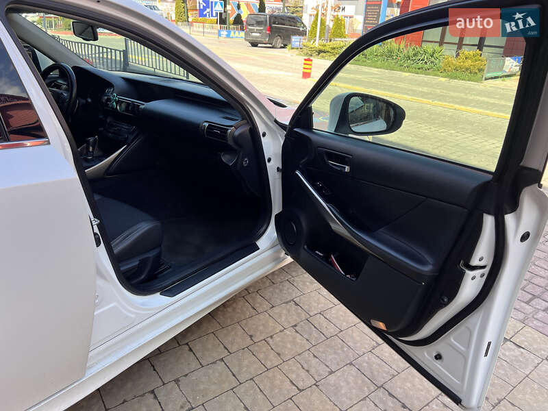 Седан Lexus IS 2013 в Львове