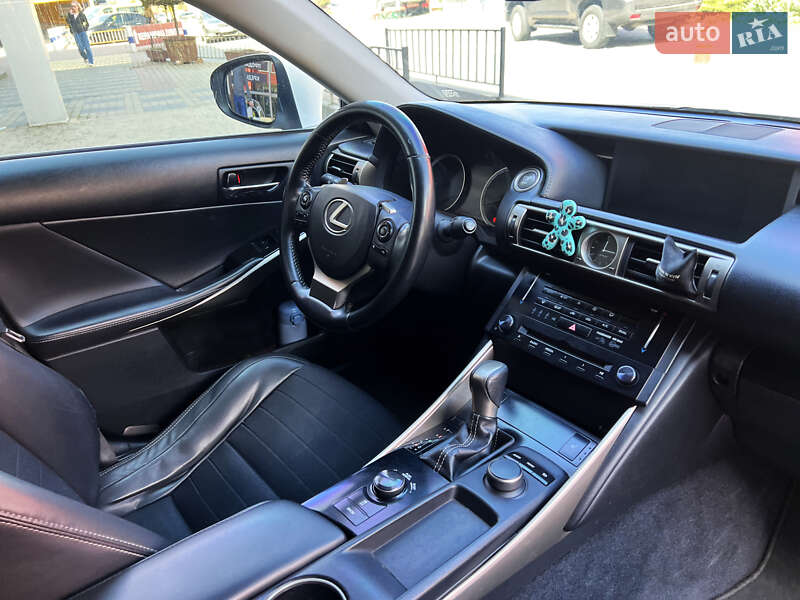 Седан Lexus IS 2013 в Львове