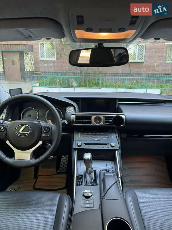 Седан Lexus IS 2016 в Дніпрі