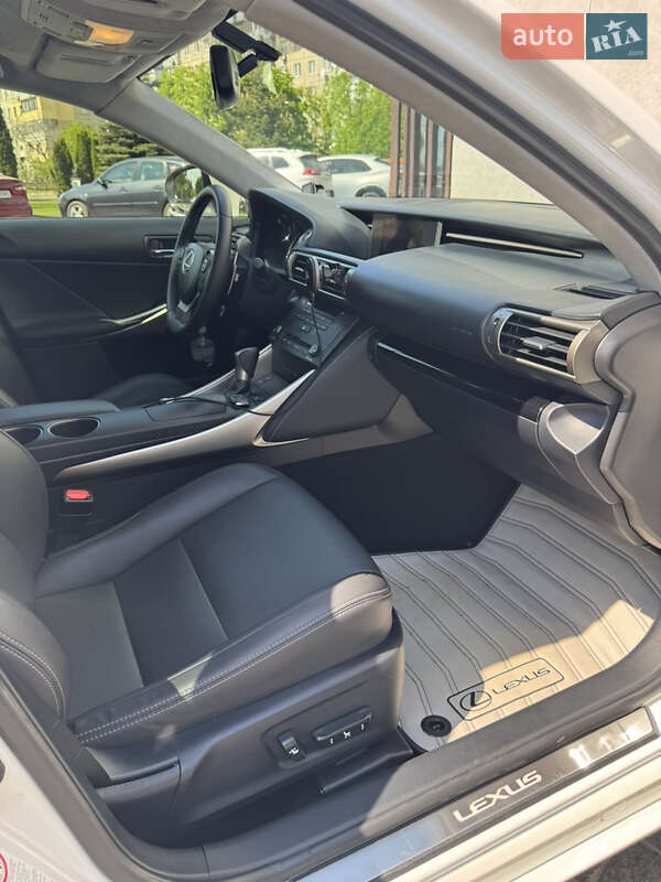 Седан Lexus IS 2016 в Дніпрі
