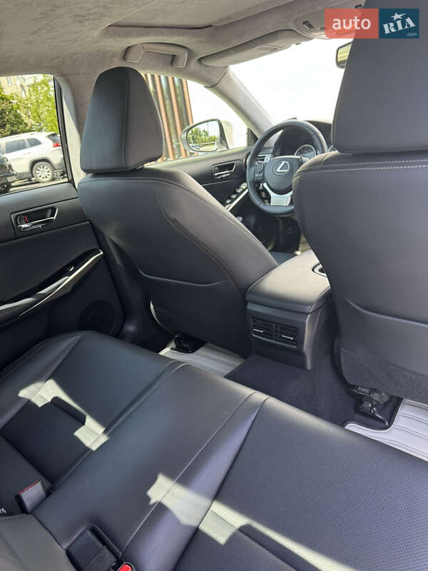 Седан Lexus IS 2016 в Дніпрі