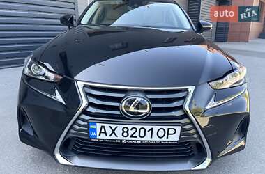 Седан Lexus IS 2017 в 