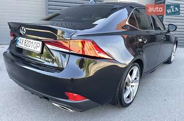 Седан Lexus IS 2017 в 