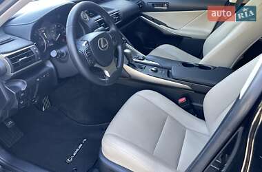 Седан Lexus IS 2017 в 