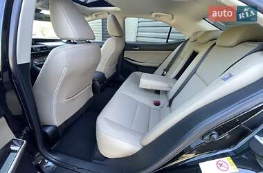 Седан Lexus IS 2017 в 
