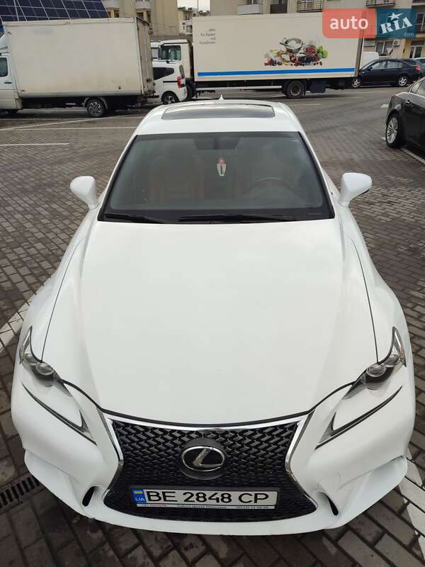 Седан Lexus IS 2016 в Ужгороде
