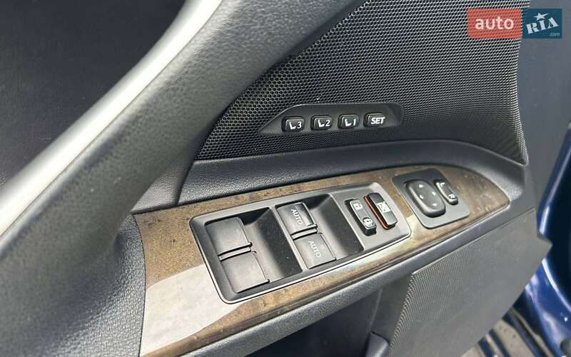 Кабриолет Lexus IS 2011 в Черновцах