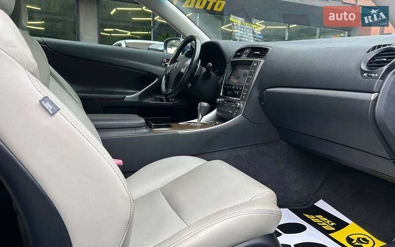 Кабриолет Lexus IS 2011 в Черновцах