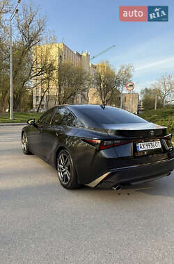 Седан Lexus IS 2021 в 