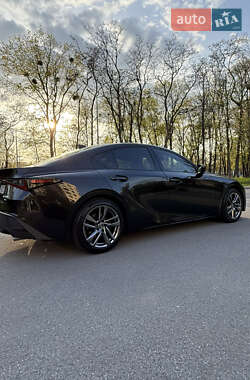 Седан Lexus IS 2021 в 