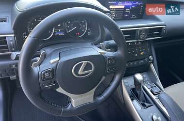 Седан Lexus IS 2017 в 