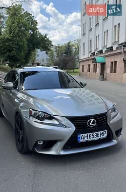 Седан Lexus IS 2015 в 