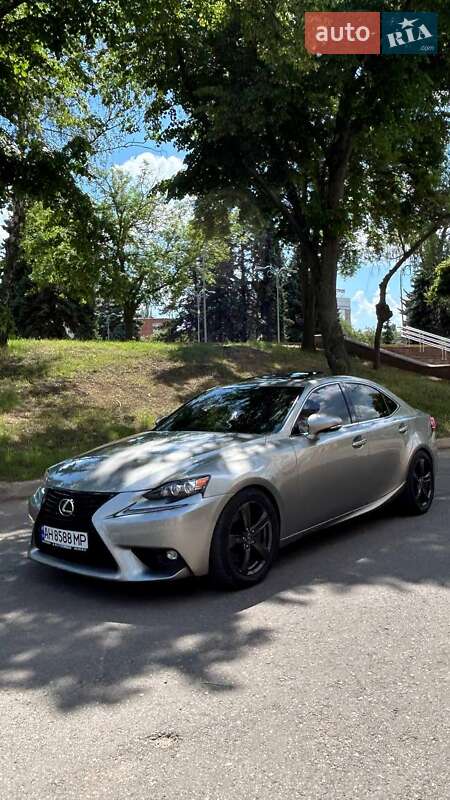 Седан Lexus IS 2015 в Краматорске