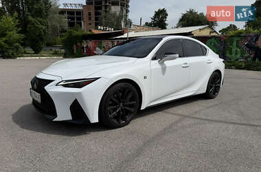 Седан Lexus IS 2021 в 