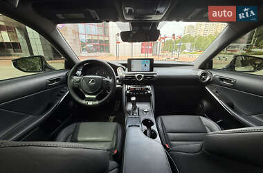 Седан Lexus IS 2021 в 