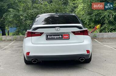 Седан Lexus IS 2016 в 
