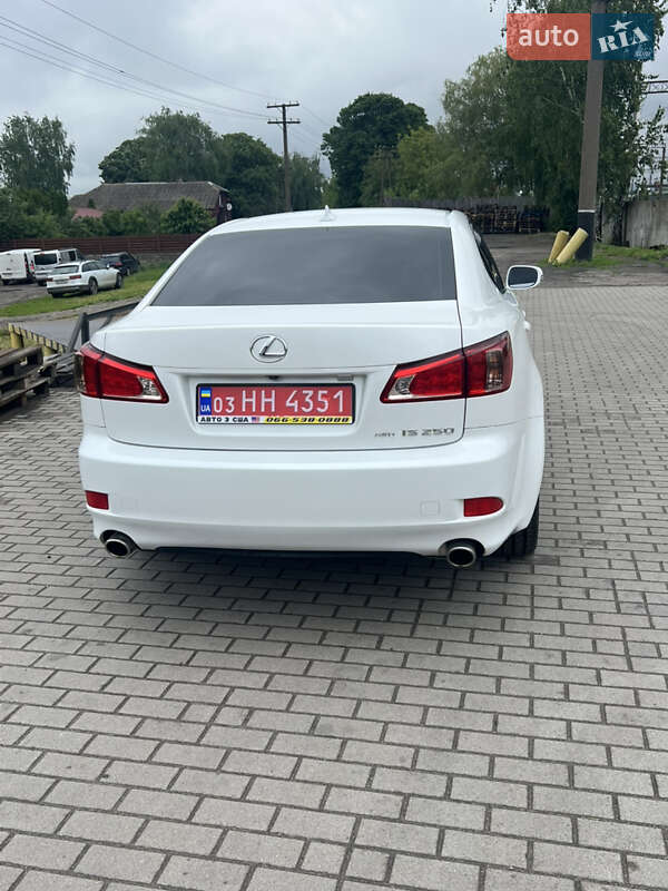 Седан Lexus IS 2012 в Дубно