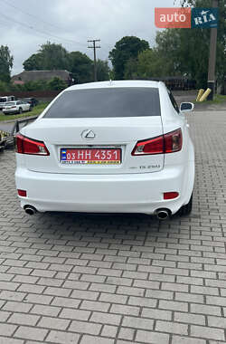 Седан Lexus IS 2012 в 