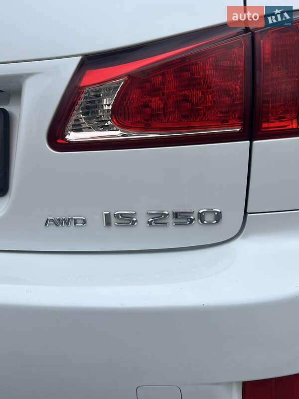 Седан Lexus IS 2012 в Дубно