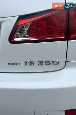 Седан Lexus IS 2012 в 