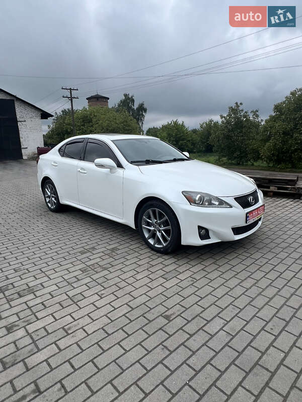Седан Lexus IS 2012 в Дубно