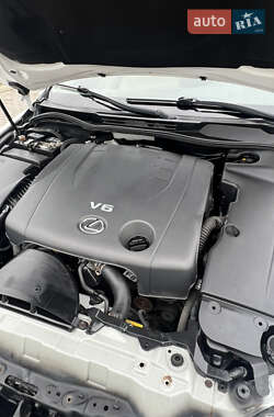 Седан Lexus IS 2012 в 