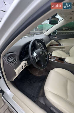 Седан Lexus IS 2012 в 