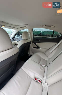 Седан Lexus IS 2012 в 