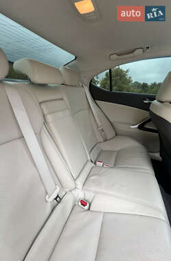 Седан Lexus IS 2012 в 
