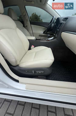 Седан Lexus IS 2012 в 