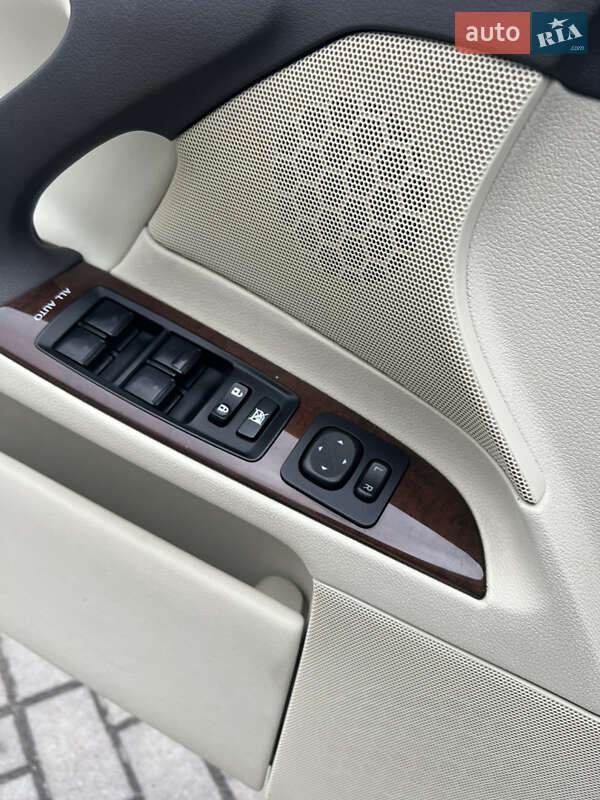 Седан Lexus IS 2012 в Дубно