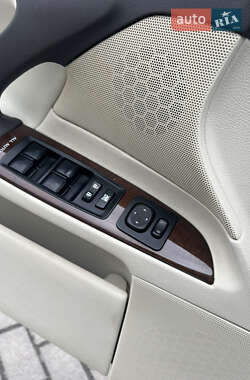 Седан Lexus IS 2012 в 