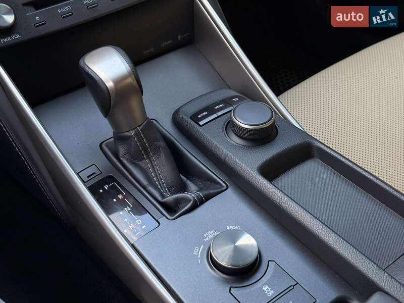 Седан Lexus IS 2014 в Тернополе