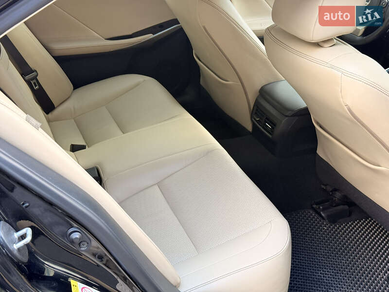 Седан Lexus IS 2014 в Тернополе