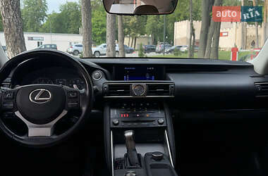 Седан Lexus IS 2017 в 
