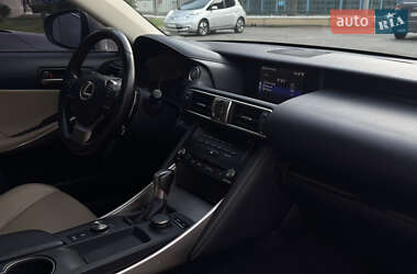 Седан Lexus IS 2017 в 