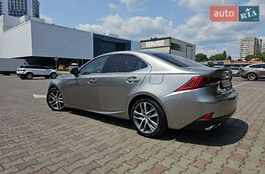 Седан Lexus IS 2017 в 