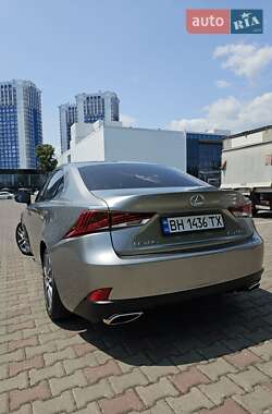 Седан Lexus IS 2017 в 