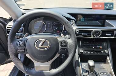 Седан Lexus IS 2017 в 