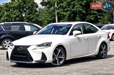Седан Lexus IS 2017 в 