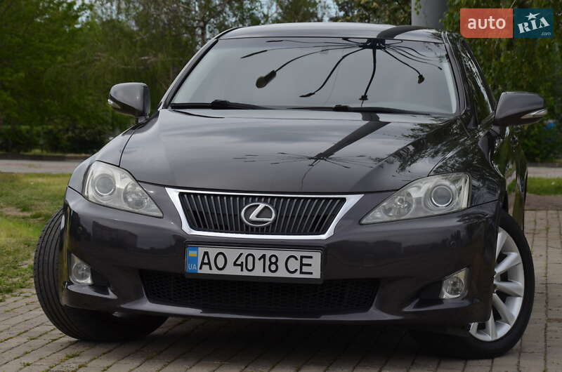 Lexus IS 2010