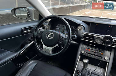 Седан Lexus IS 2017 в 