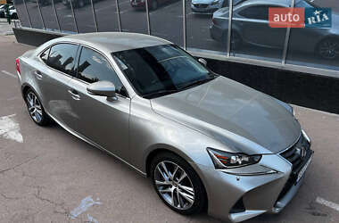Седан Lexus IS 2017 в 