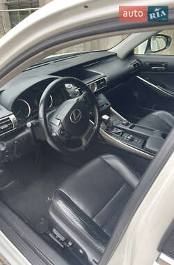Седан Lexus IS 2013 в 