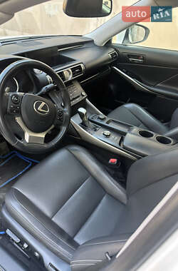 Седан Lexus IS 2015 в 
