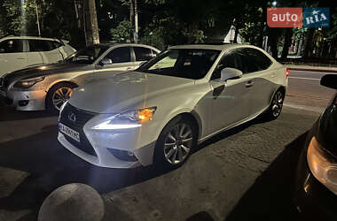 Седан Lexus IS 2015 в 